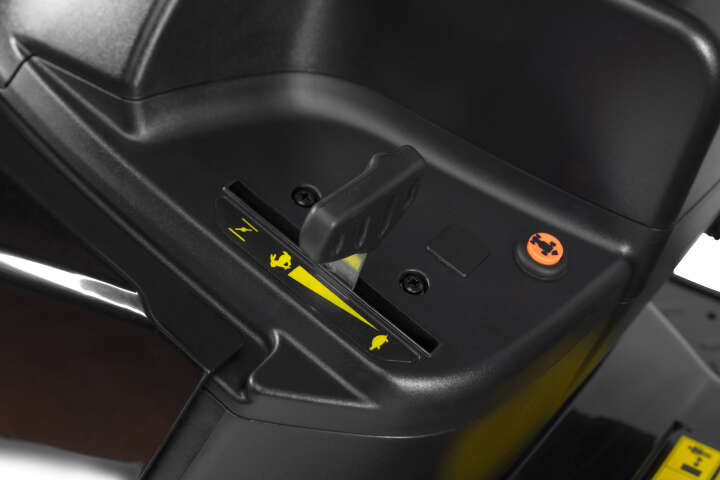 ALPINA Benzin-Rasentraktor AT4 84 A